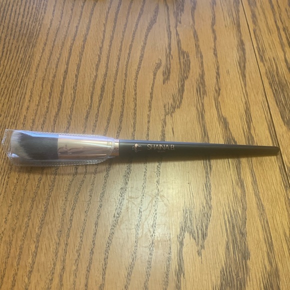 Shaina B Miami Contour Brush - Picture 2 of 5